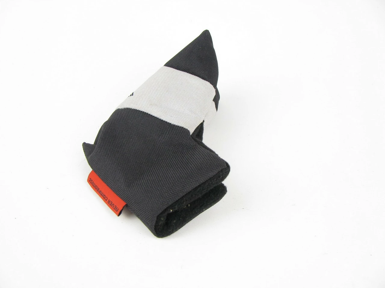 Never Compromise BLADE Putter Headcover - Image 3